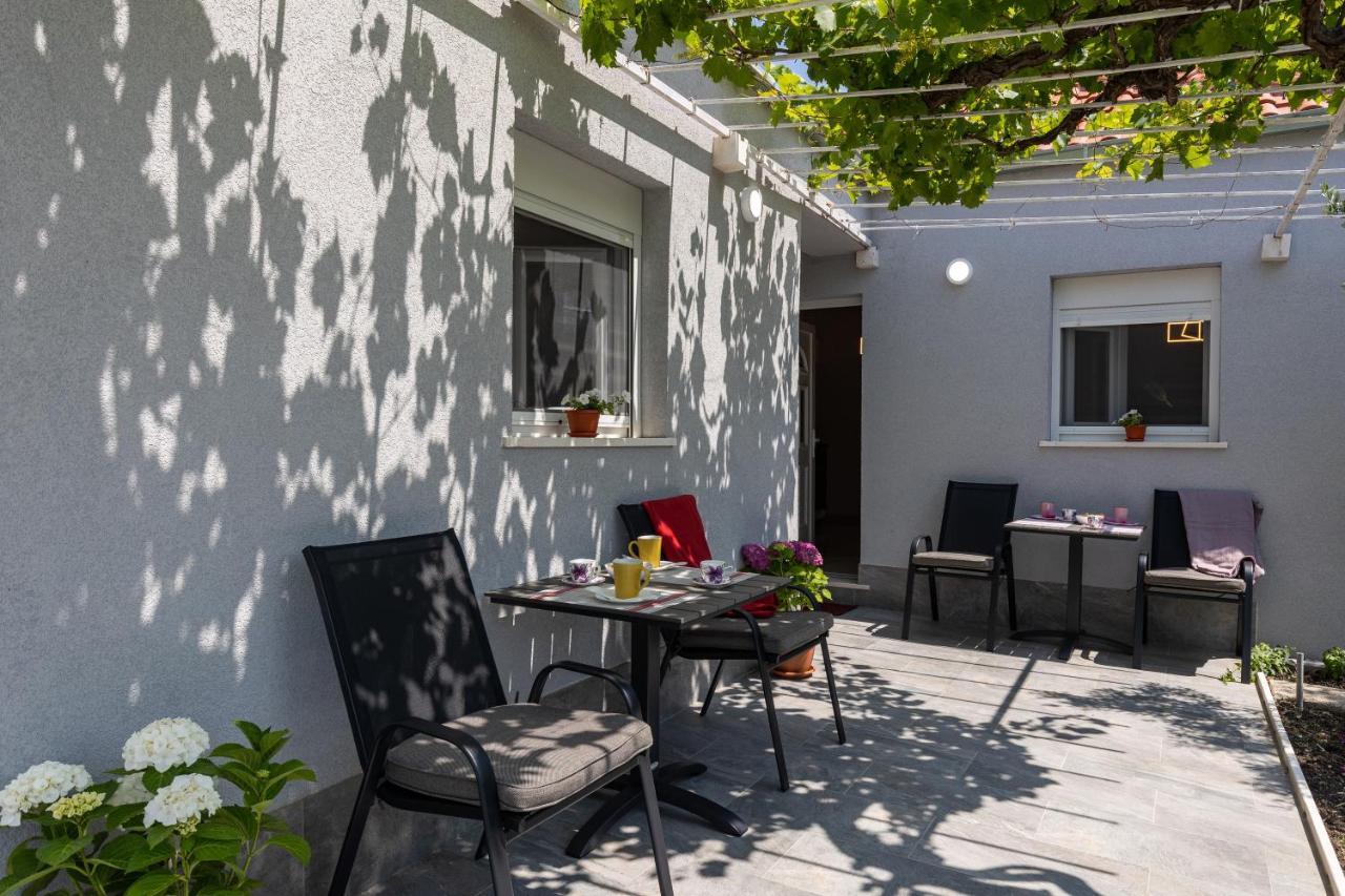 Apartments Roza Mlini Exterior photo