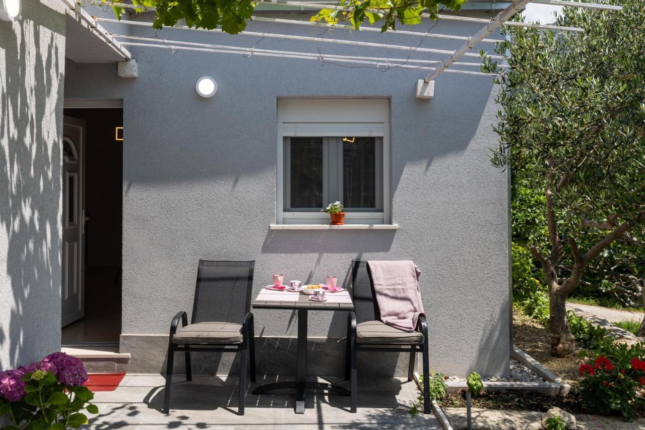 Apartments Roza Mlini Exterior photo